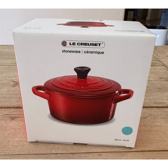 Le Creuset Stoneware Mini Round Cocotte with Lid 24 Oz 14 cm Turquoise Blue NEW - Picture 13 of 15